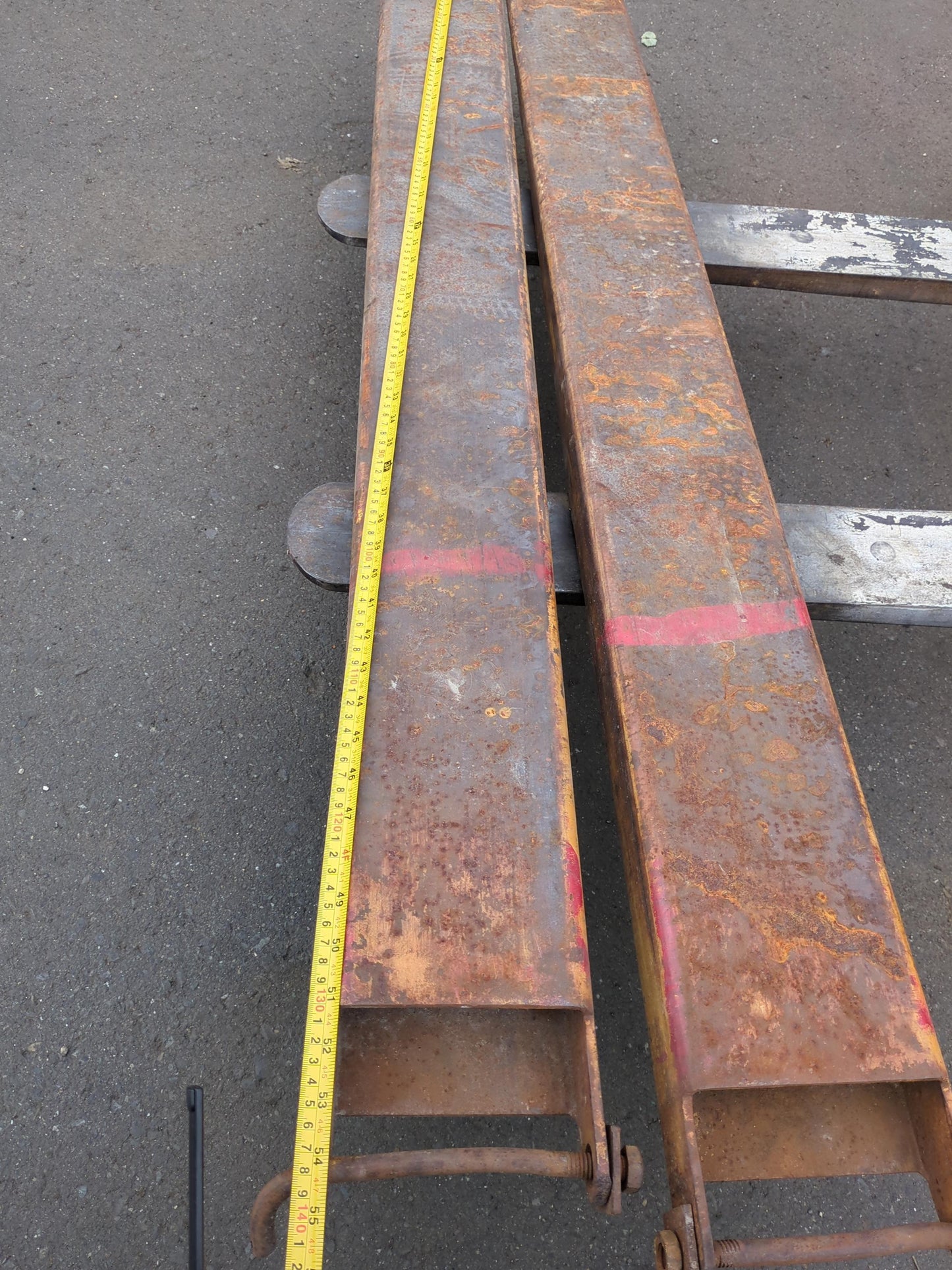 サヤ　フォークリフト用　【2本】全体長さ：約1400mm　幅：140mm（中古）