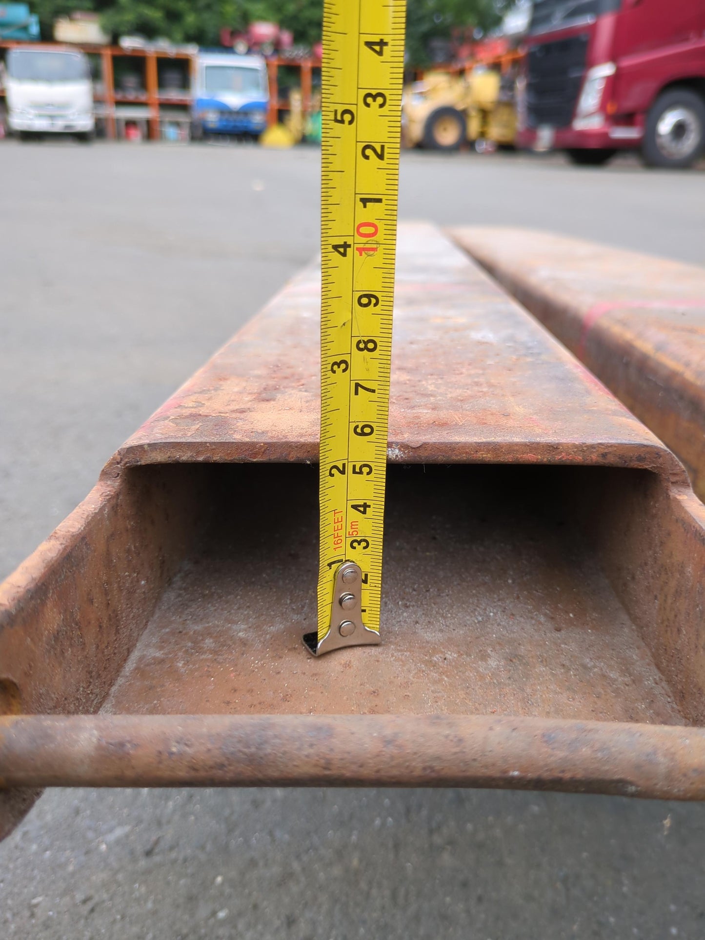 サヤ　フォークリフト用　【2本】全体長さ：約1400mm　幅：140mm（中古）