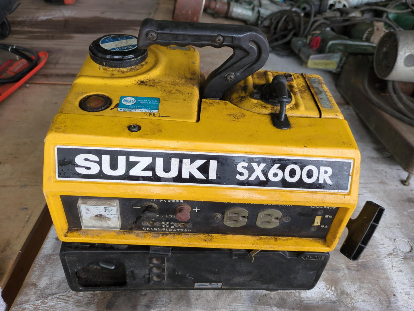 発電機　スズキ　SX600R 　ポータブル発電機　100V 12Vバッテリー充（中古）