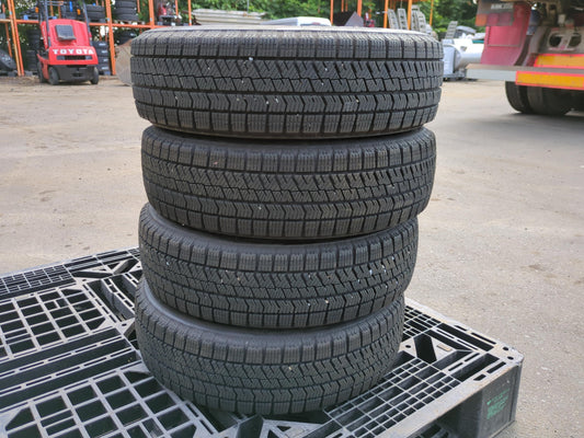 タイヤ　スタッドレスタイヤ（ホイール付き）　4本　BRIDGESTONE  155/65R14 75Q　（中古）