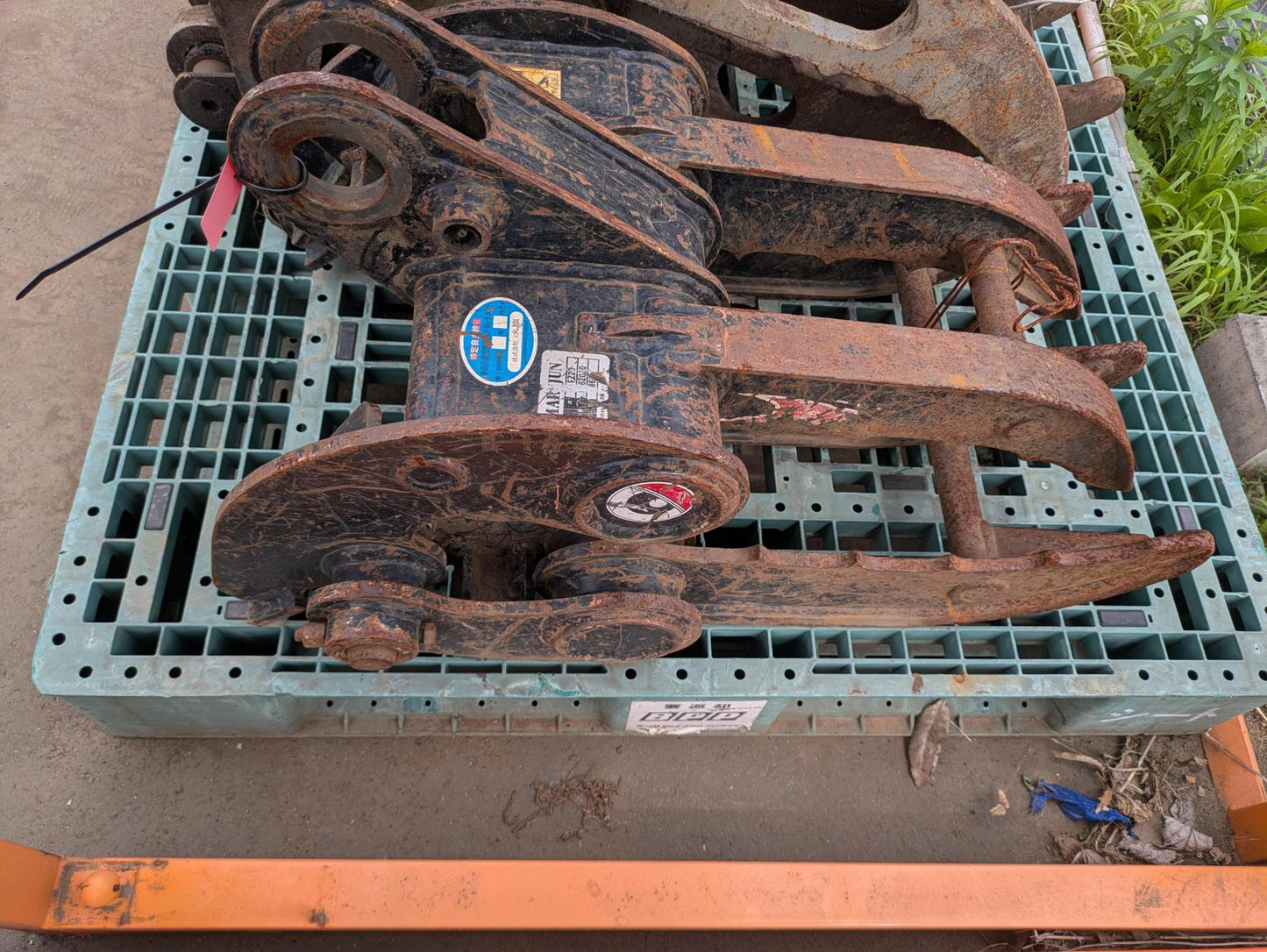 Excavator Scissor Grapple (Used)
Arm width: mm, Pin diameter: mm