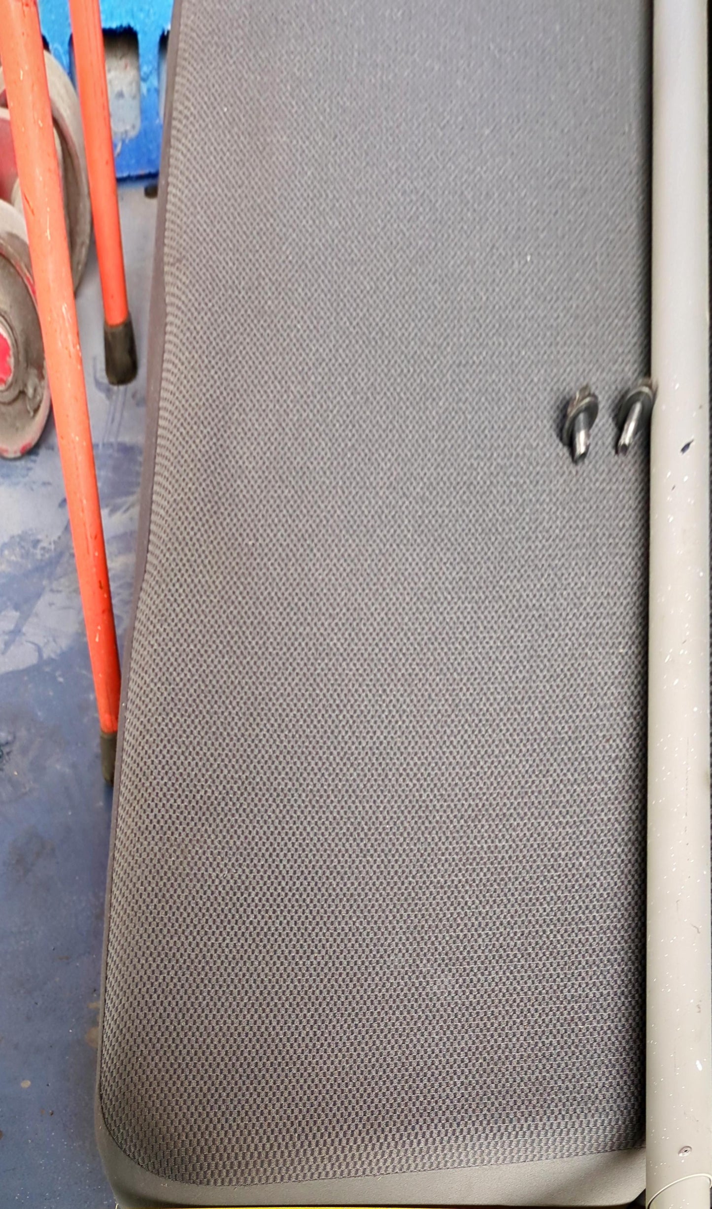 座席　リアシート　ハイエース200系DX　安全バー セット　全長：125cm　全高：75cm　（中古）