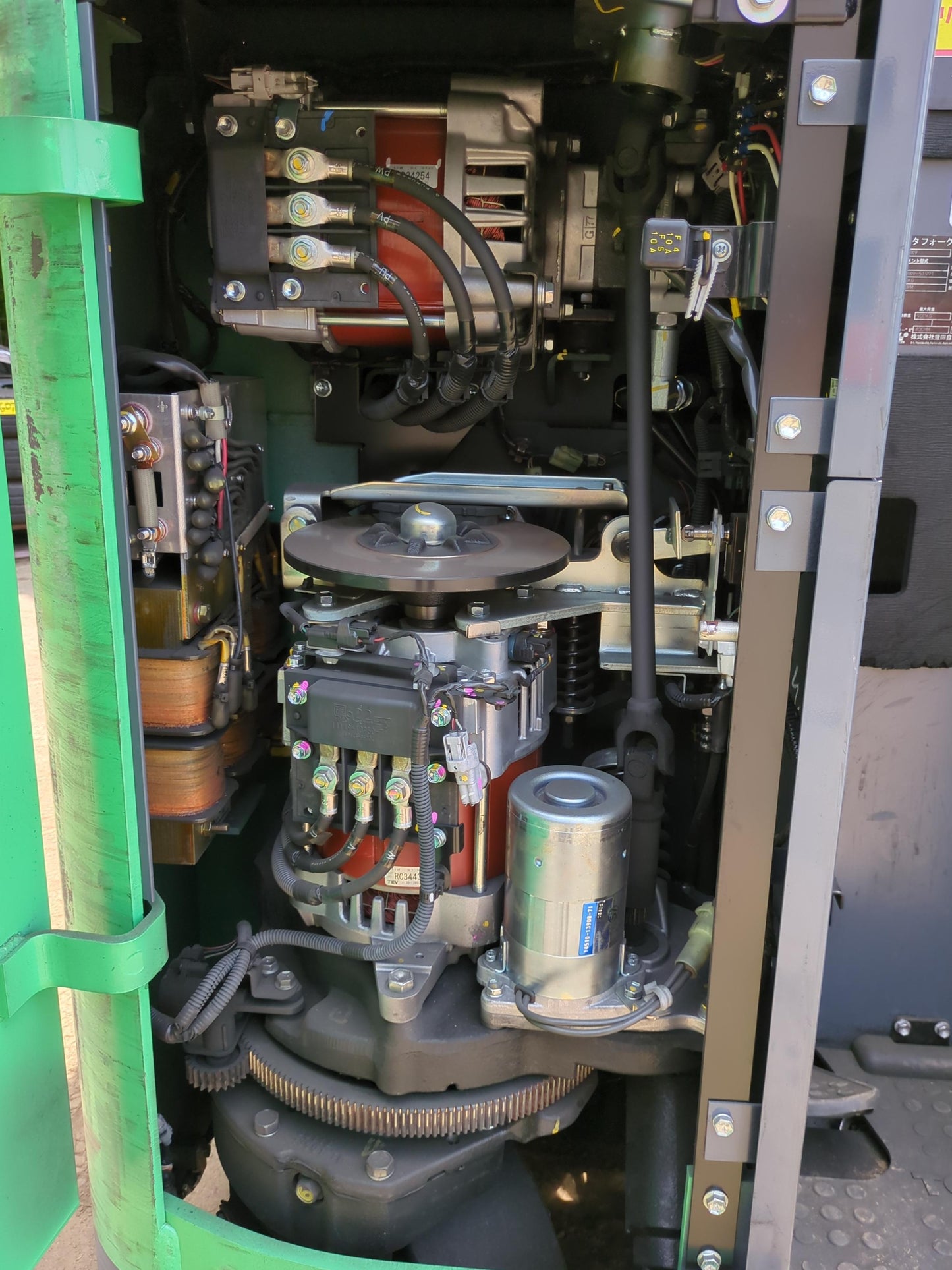 フォークリフト　リーチフォーク　トヨタ　7FBRK9　900kg 最大揚高3m 48V（鍵付き）　不動（中古）