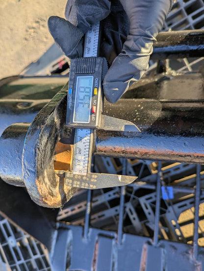 バケット　バケツ　スケルトンバケット　アーム幅：140mm　ピン径：35.8mm　コマツPC30で使用（中古）