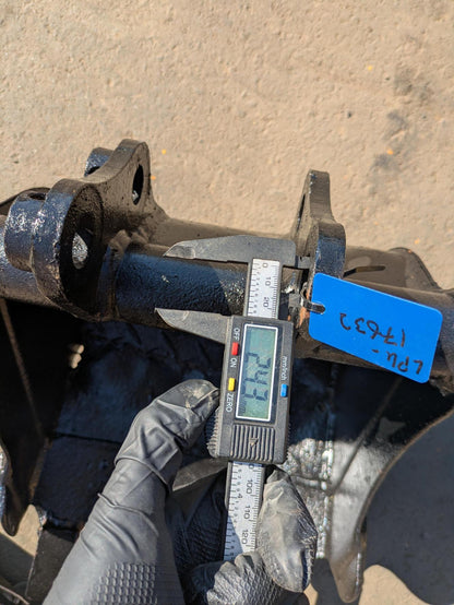 バケット　油圧ショベルバケツ　 アーム幅：100mm　ピン径：25mm （中古）