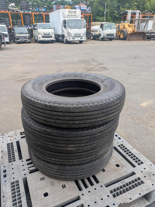 タイヤ　ノマールタイヤ　4本　ヨコハマ　PROFORCE RY01　6.50R16/10PR LT（中古）