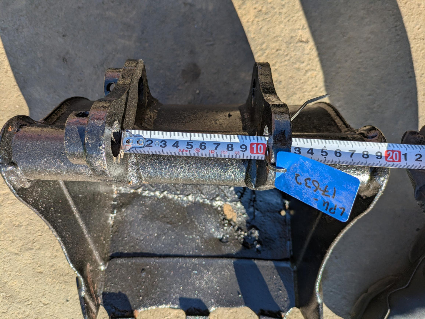 バケット　油圧ショベルバケツ　 アーム幅：100mm　ピン径：25mm （中古）