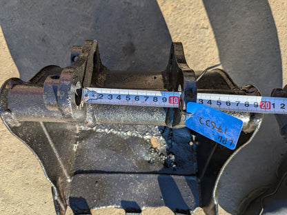 バケット　油圧ショベルバケツ　 アーム幅：100mm　ピン径：25mm （中古）