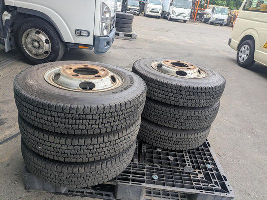 タイヤ　スタッドレスタイヤ　6本　TOYOTIRES　6.50R16/LT 10 P.R　DELVEX（中古）