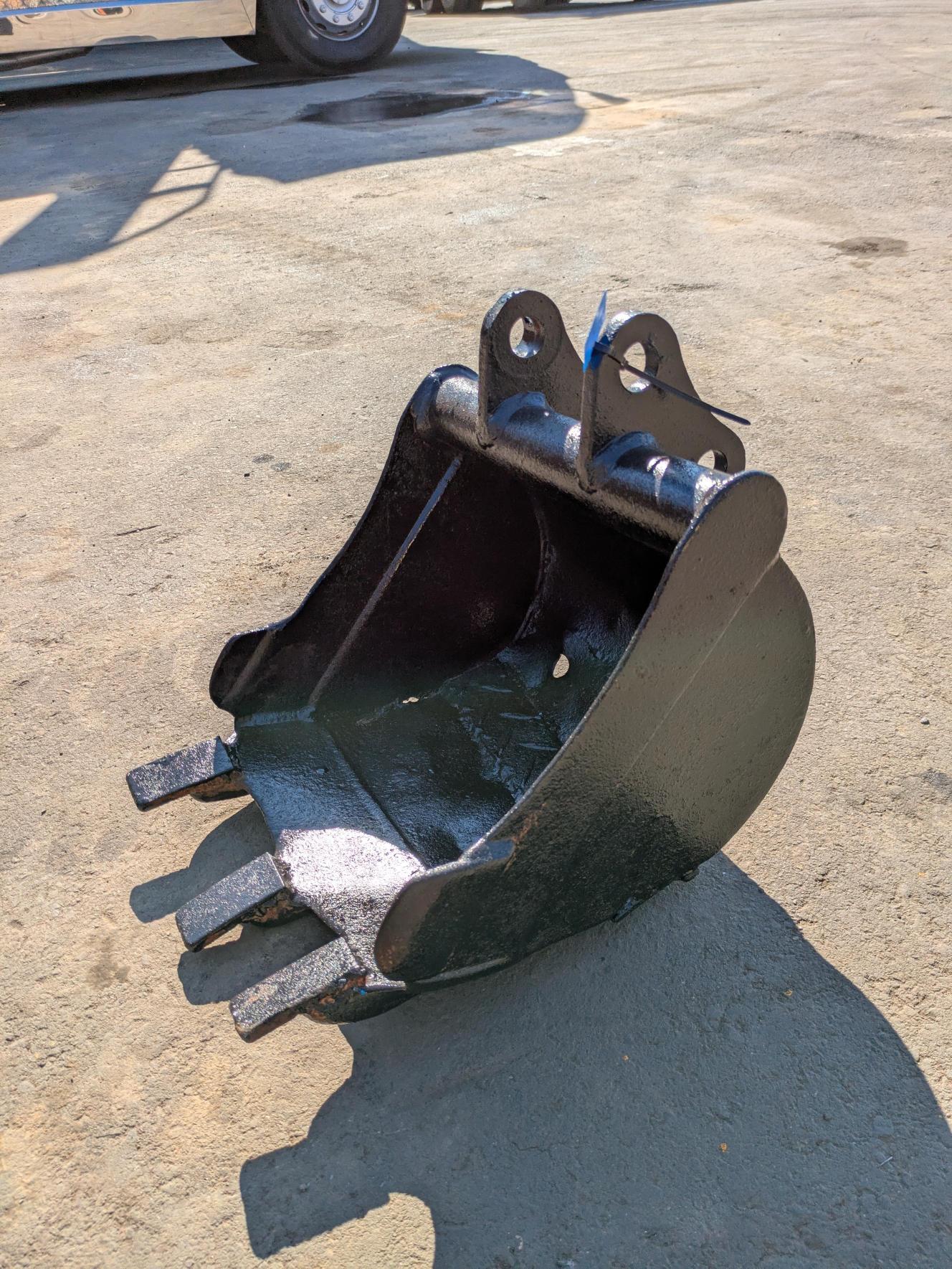 バケット　油圧ショベルバケツ　 アーム幅：100mm　ピン径：25mm （中古）