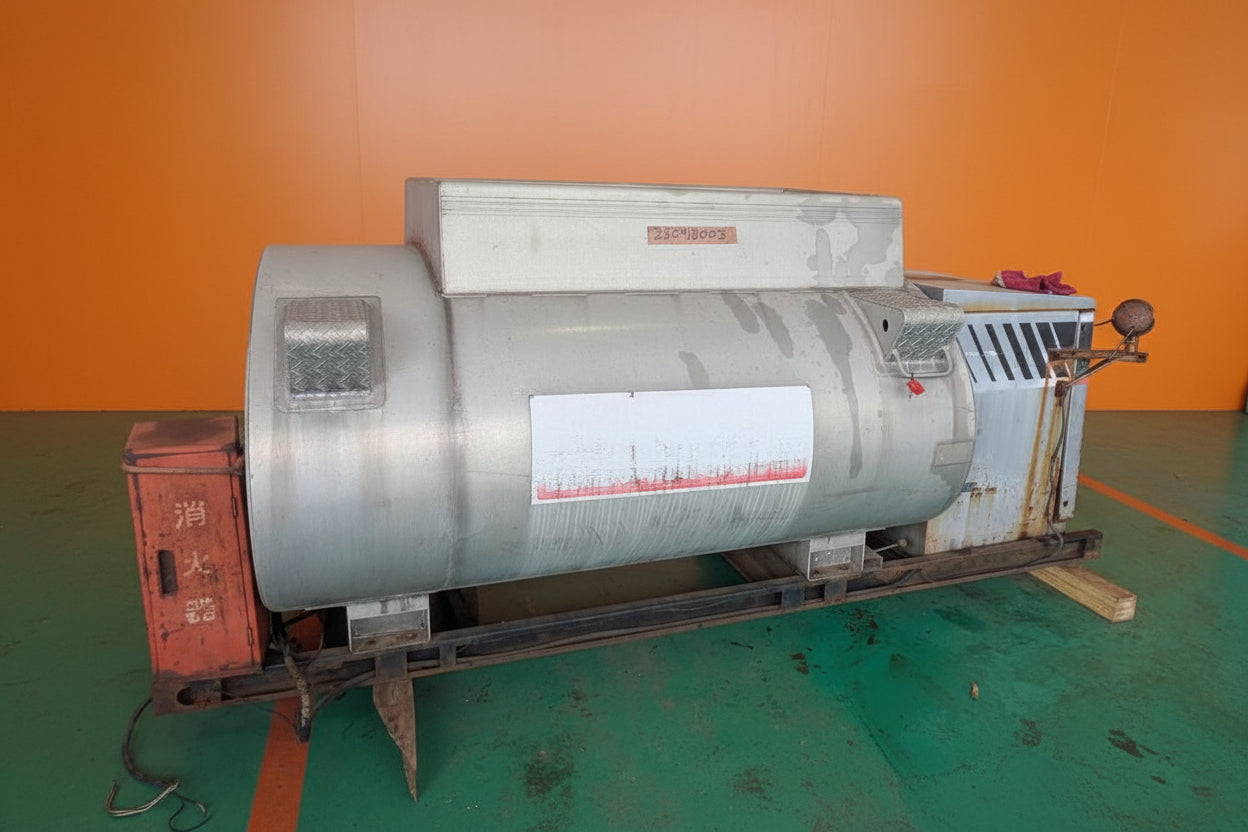 タンク　タンクローリー　2000L ポンプノズル付き　消火器付き【動作確認済】（中古）