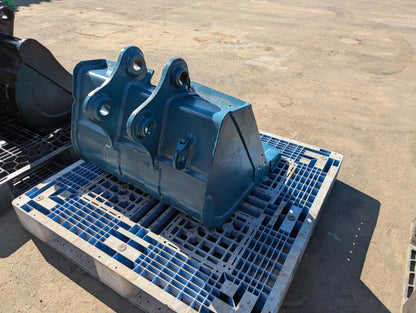 バケット　油圧ショベルバケット　アーム幅：140mm　ピン径：40mm （中古）