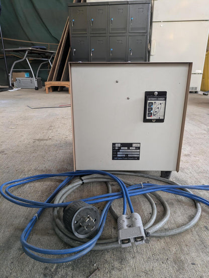 バッテリーフォークリフト充電器　GSユアサ　48V　3相 200V　T-247【動作未確認】（中古）