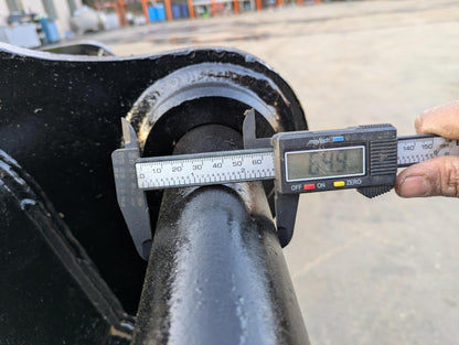 バケット　油圧ショベルバケツ　スケルトンバケット　アーム幅：200mm　ピン径：65mm（中古）