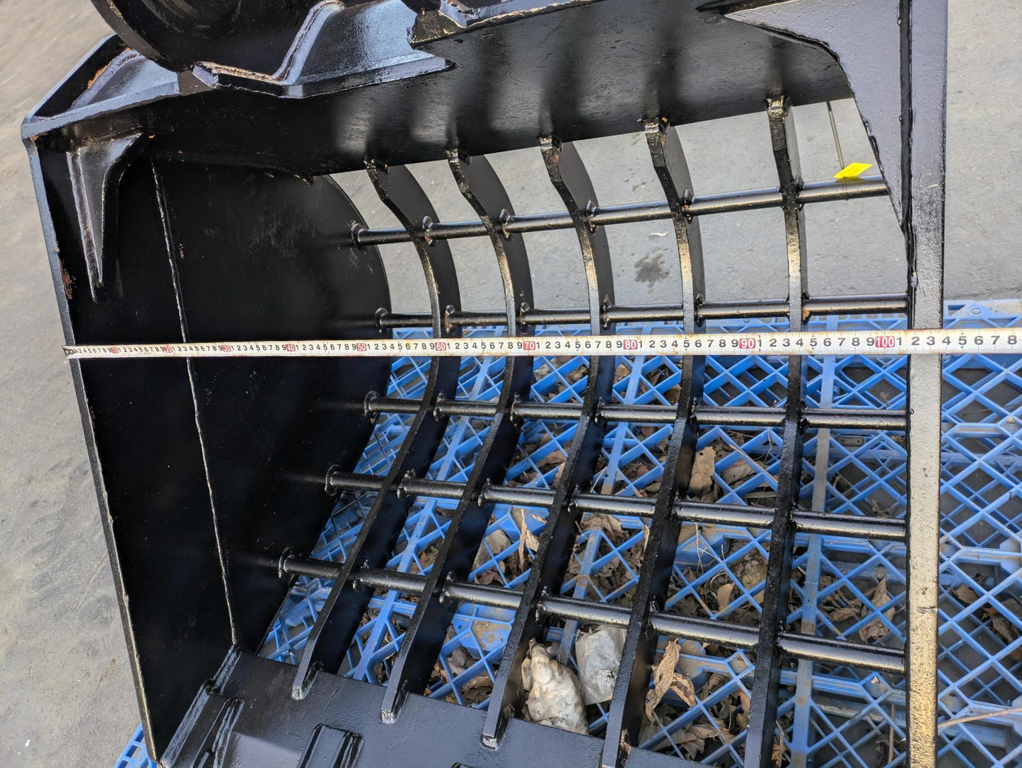 バケット　油圧ショベルバケツ　スケルトンバケット　アーム幅：200mm　ピン径：65mm（中古）