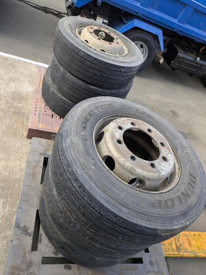 タイヤ　チューブレスタイヤ　6本　DUNLOP DECTES SP122　265/70R19:5　（中古）