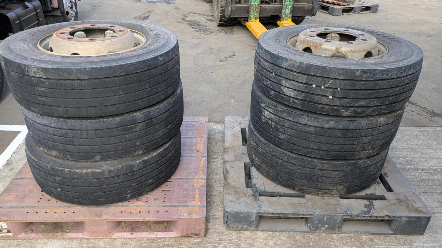 タイヤ　チューブレスタイヤ　6本　DUNLOP DECTES SP122　265/70R19:5　（中古）