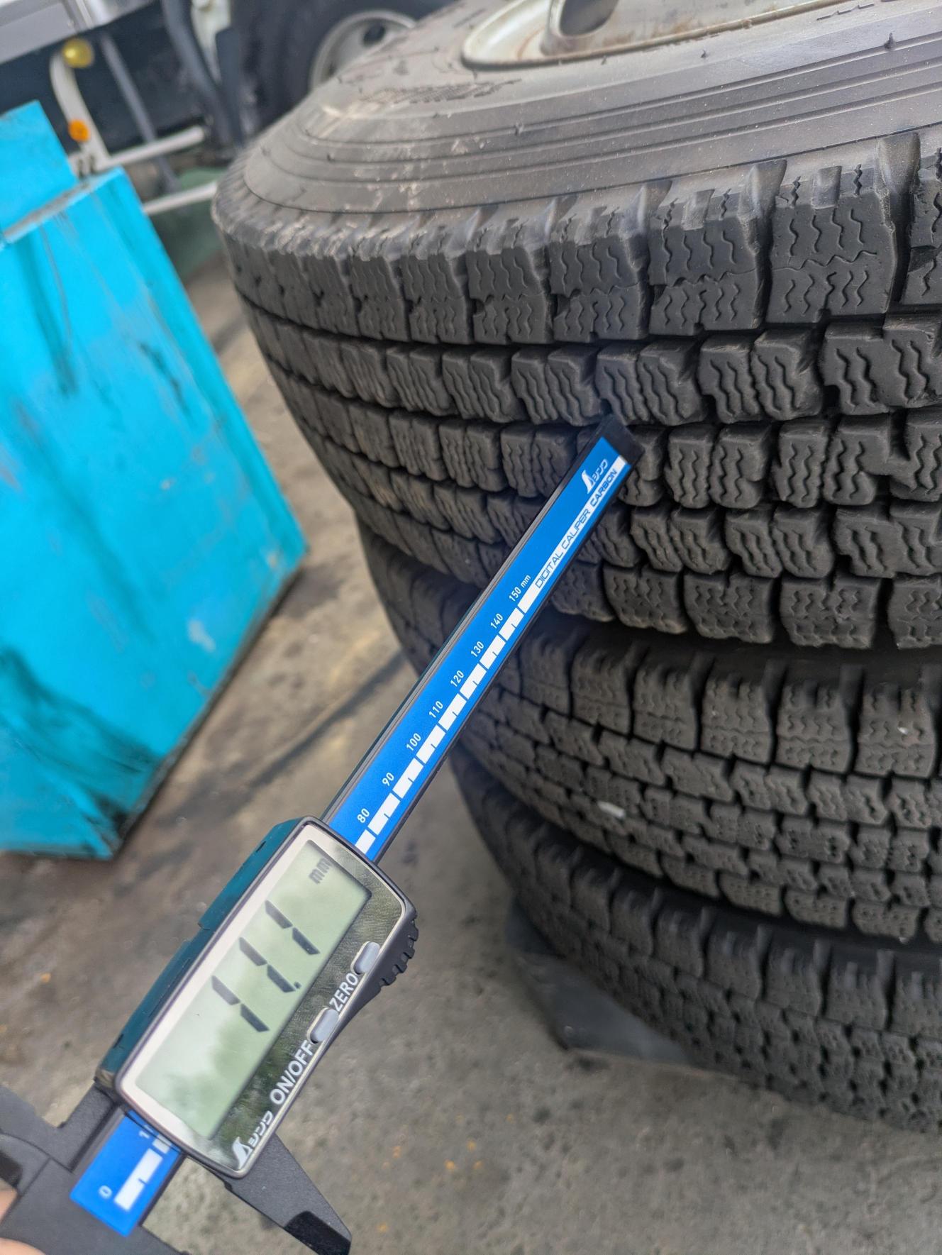 タイヤ　スタッドレスタイヤ　6本　TOYOTIRES　6.50R16/LT 10 P.R　DELVEX（中古）