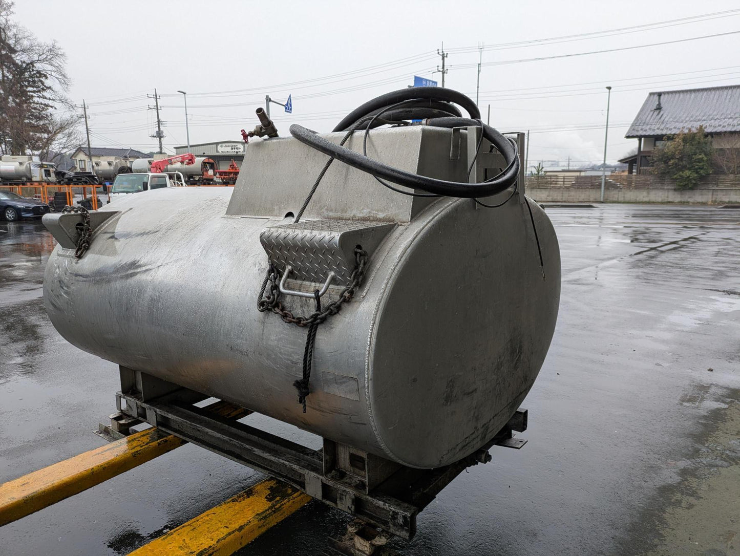 タンク　軽油/灯油タンク　タンクとホースのみ　ポンプ無し　容量約　2000L （中古）