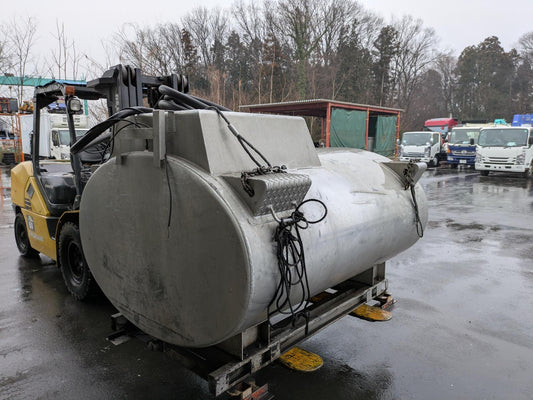 タンク　軽油/灯油タンク　タンクとホースのみ　ポンプ無し　容量約　2000L （中古）