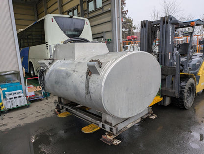 タンク　軽油/灯油タンク　タンクとホースのみ　ポンプ無し　容量約　2000L （中古）