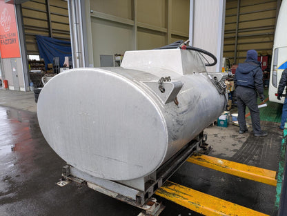 タンク　軽油/灯油タンク　タンクとホースのみ　ポンプ無し　容量約　2000L （中古）