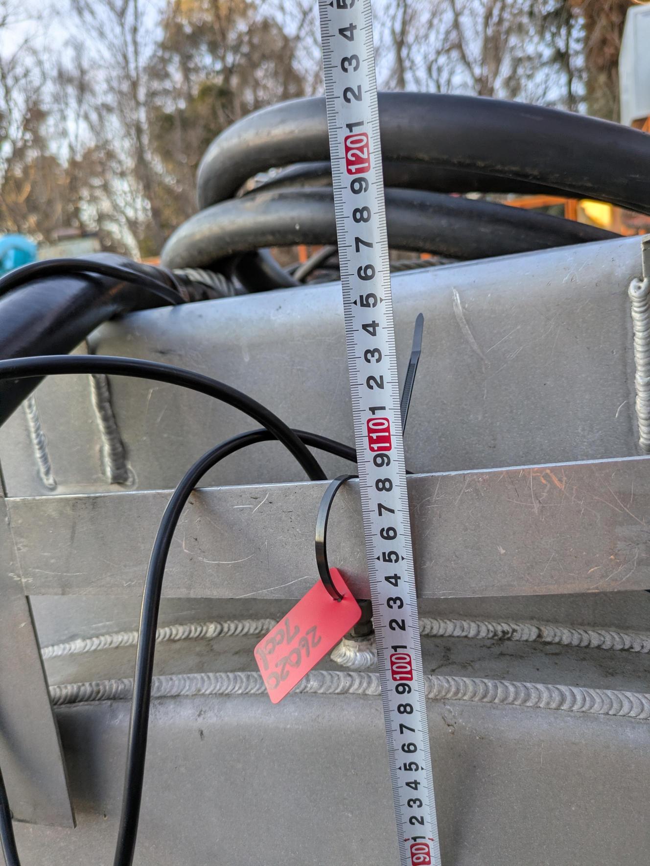 タンク　軽油/灯油タンク　タンクとホースのみ　ポンプ無し　容量約　2000L （中古）