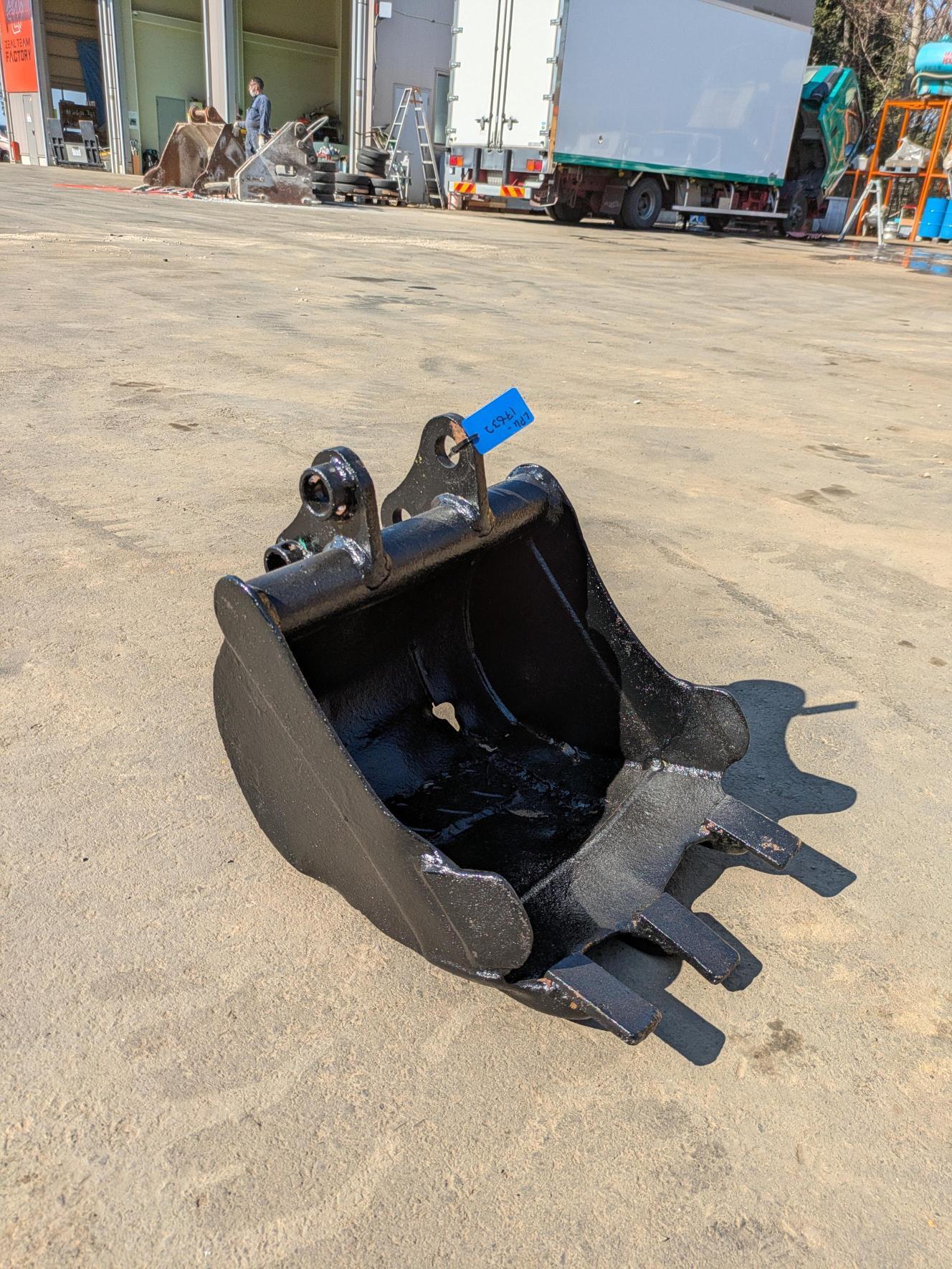 バケット　油圧ショベルバケツ　 アーム幅：100mm　ピン径：25mm （中古）