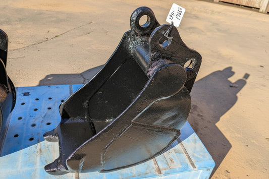 バケット　油圧ショベルバケツ　アーム幅：105mm　ピン径：29.5mm（中古）