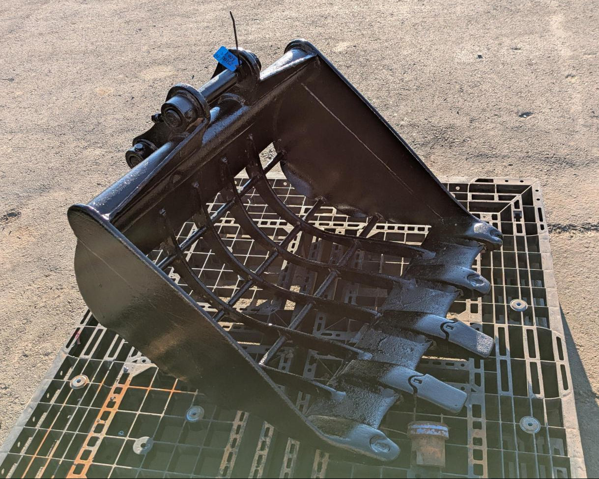 バケット　バケツ　スケルトンバケット　アーム幅：140mm　ピン径：35.8mm　コマツPC30で使用（中古）