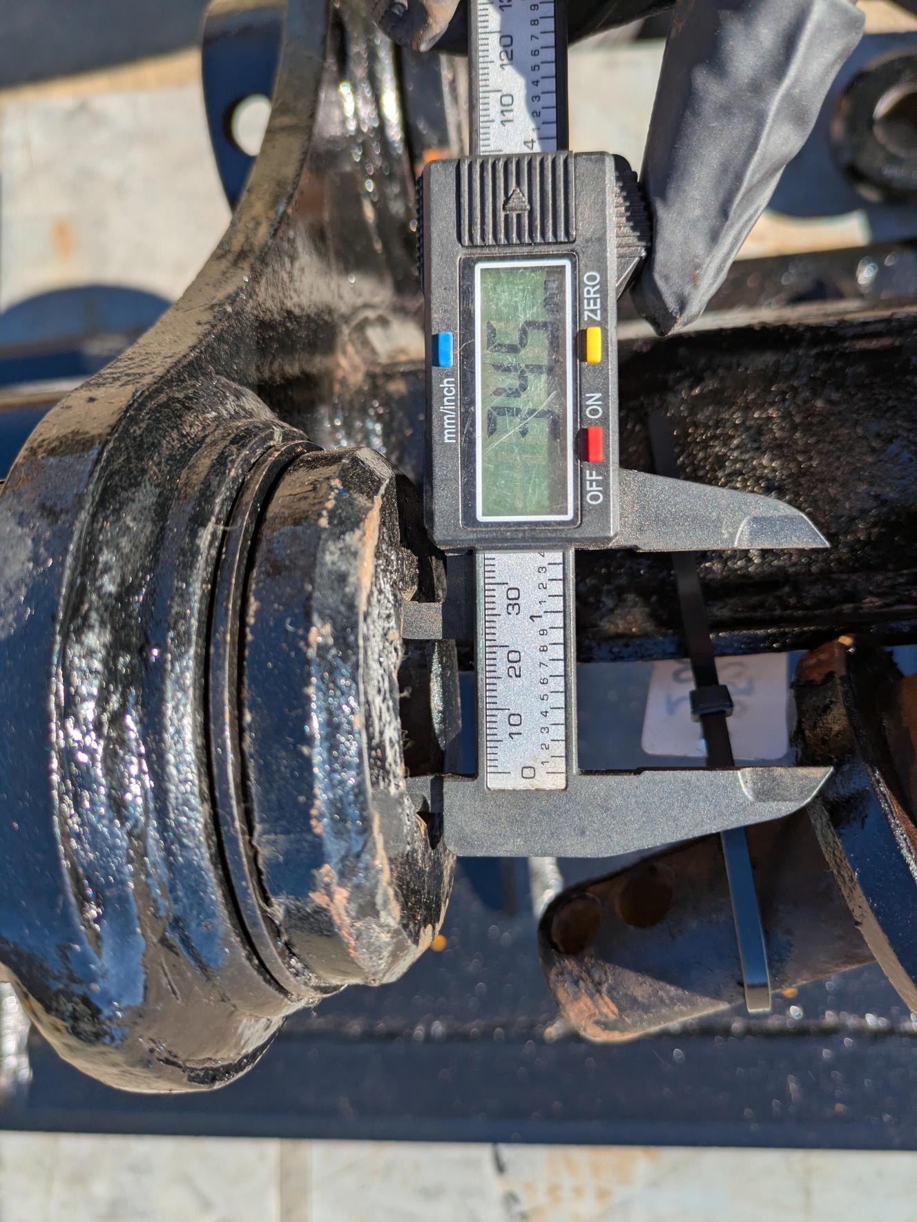 バケット　油圧ショベル　コマツ　PC30UU-5　3トン　ブッシュ付き　アーム幅：140mm、ピン径：35mm（中古）