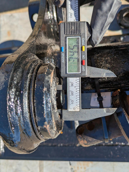 バケット　油圧ショベル　コマツ　PC30UU-5　3トン　ブッシュ付き　アーム幅：140mm、ピン径：35mm（中古）