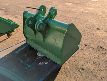 バケット　油圧ショベルバケツ アーム幅：120mm　ピン径：35.4mm（中古）