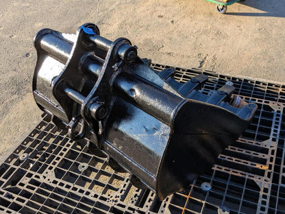 バケット　バケツ　スケルトンバケット　アーム幅：140mm　ピン径：35.8mm　コマツPC30で使用（中古）