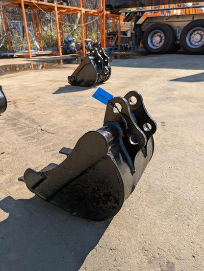 バケット　油圧ショベルバケツ　 アーム幅：100mm　ピン径：25mm （中古）