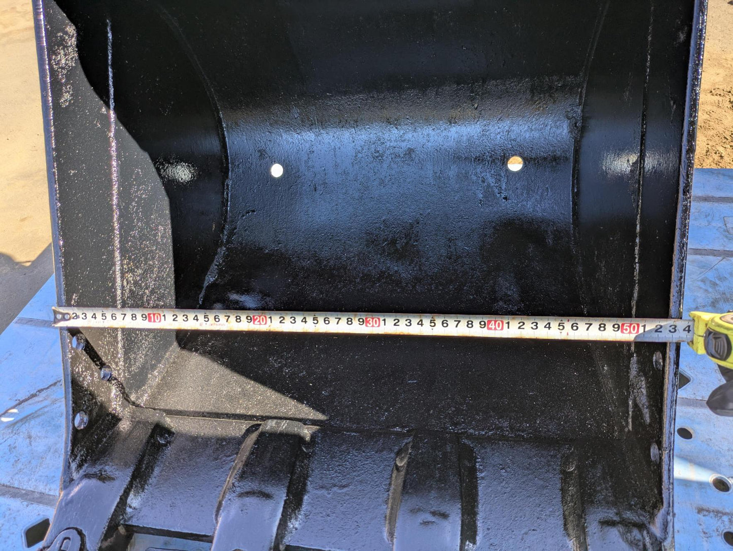 バケット　油圧ショベルバケット バケツ　アーム幅：140mm 　ピン径: 40mm （中古）