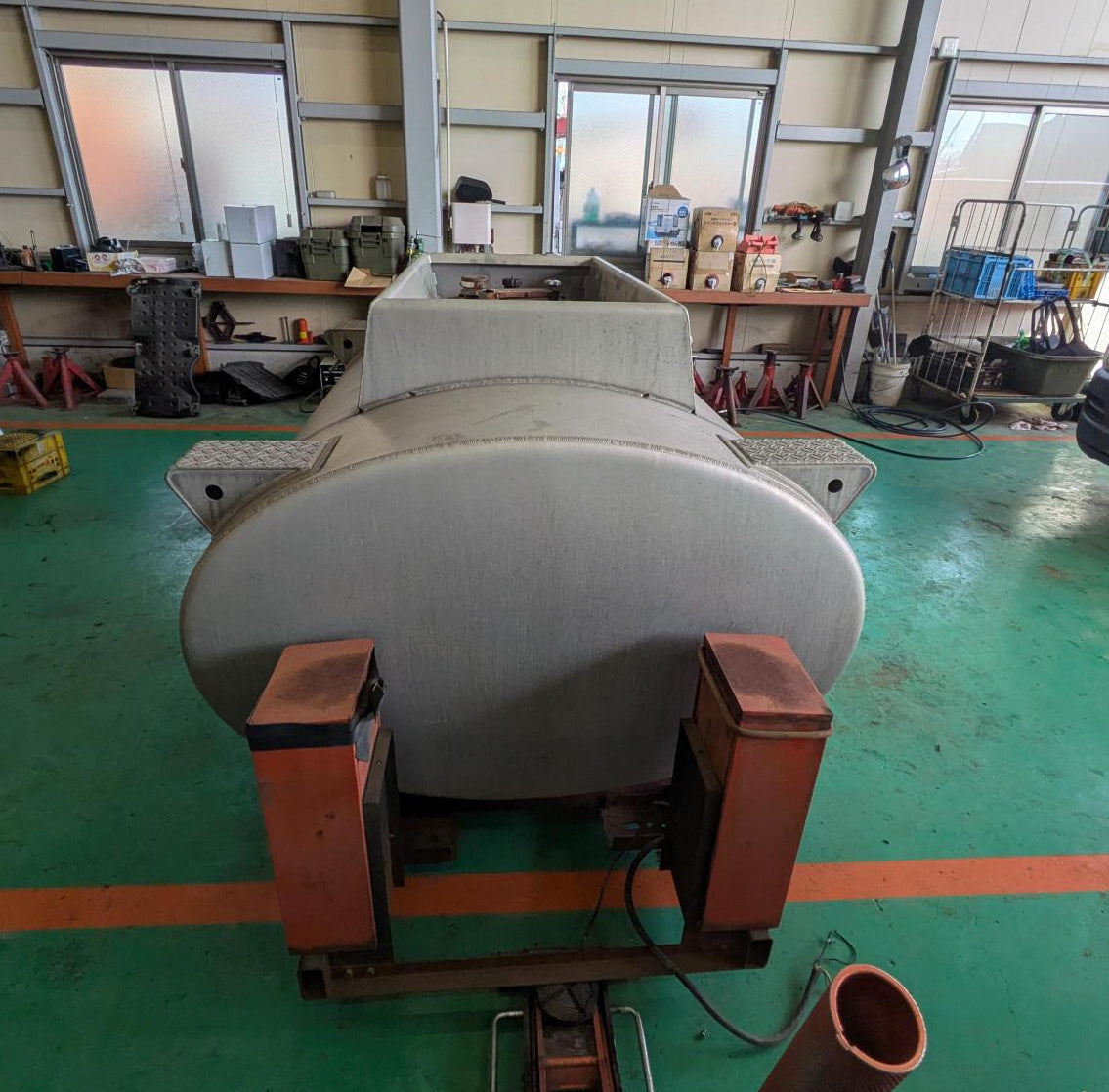 タンク　タンクローリー　2000L ポンプノズル付き　消火器付き【動作確認済】（中古）