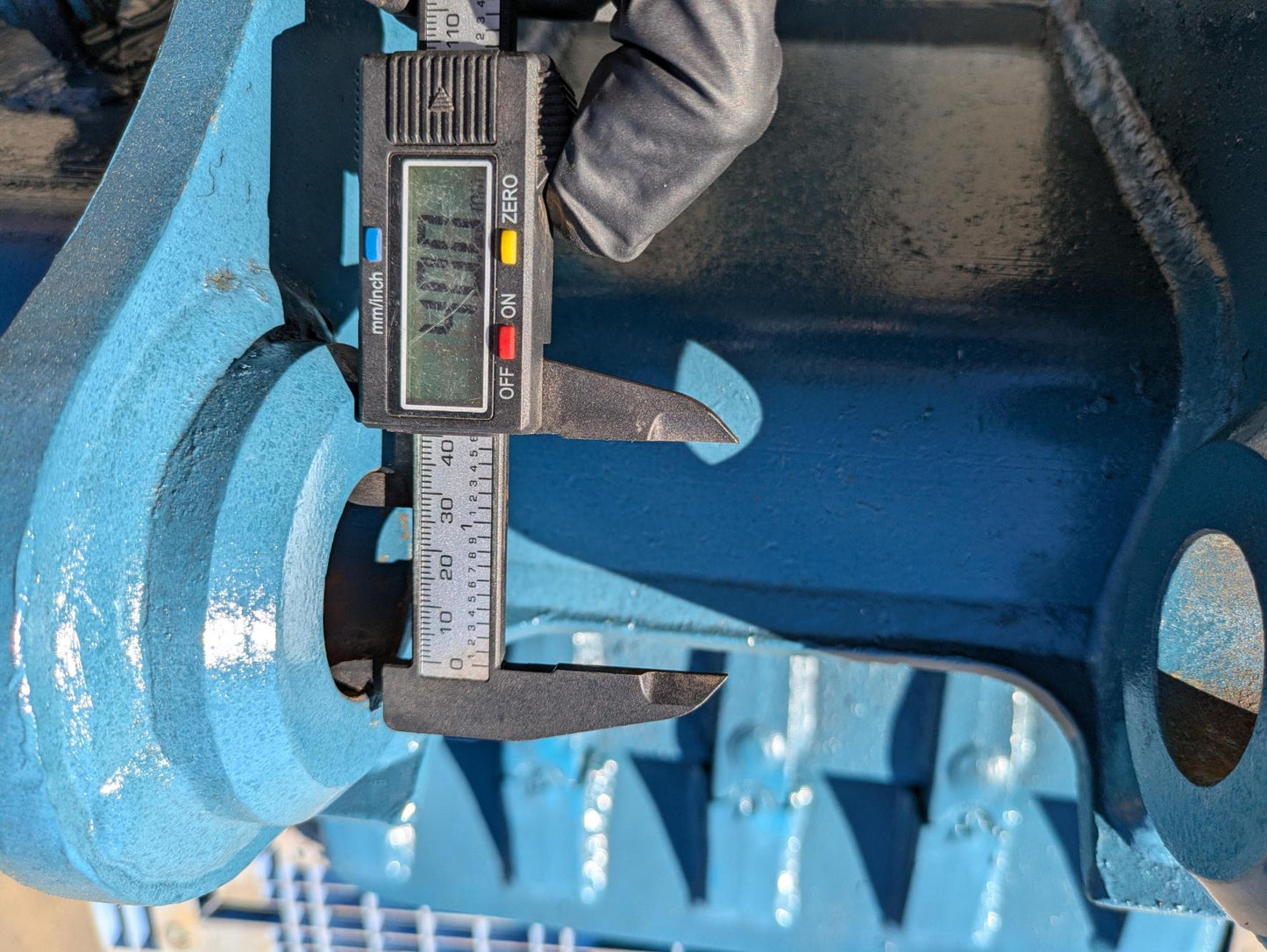 バケット　油圧ショベルバケット　アーム幅：140mm　ピン径：40mm （中古）