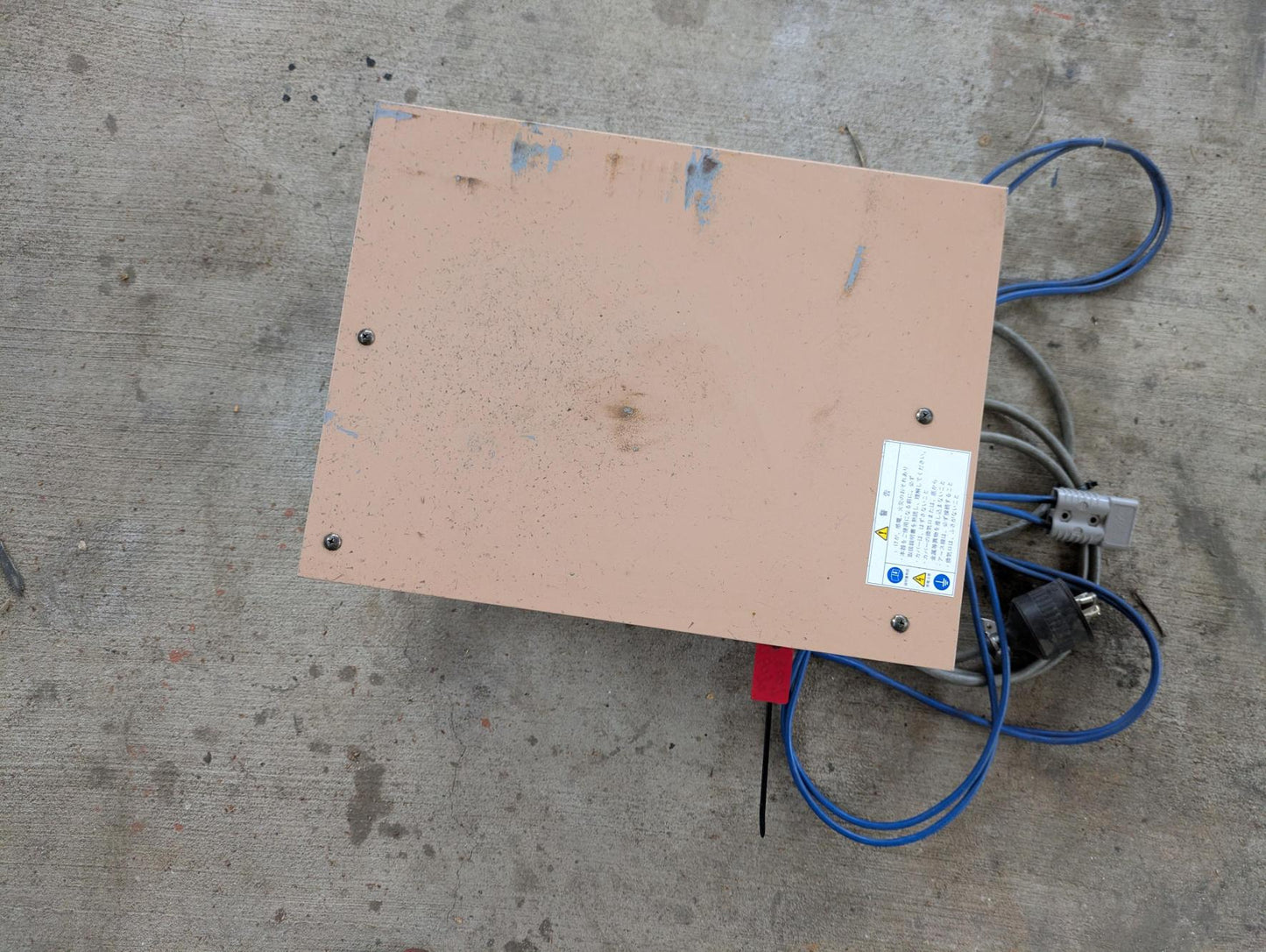 バッテリーフォークリフト充電器　GSユアサ　48V　3相 200V　T-247【動作未確認】（中古）
