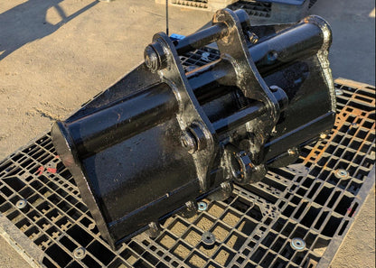 バケット　バケツ　スケルトンバケット　アーム幅：140mm　ピン径：35.8mm　コマツPC30で使用（中古）