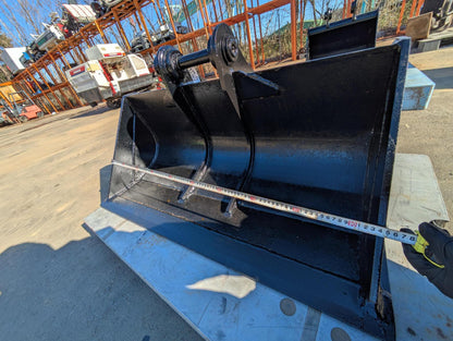 バケット　油圧ショベル　コマツ　PC30UU-5　3トン　ブッシュ付き　アーム幅：140mm、ピン径：35mm（中古）