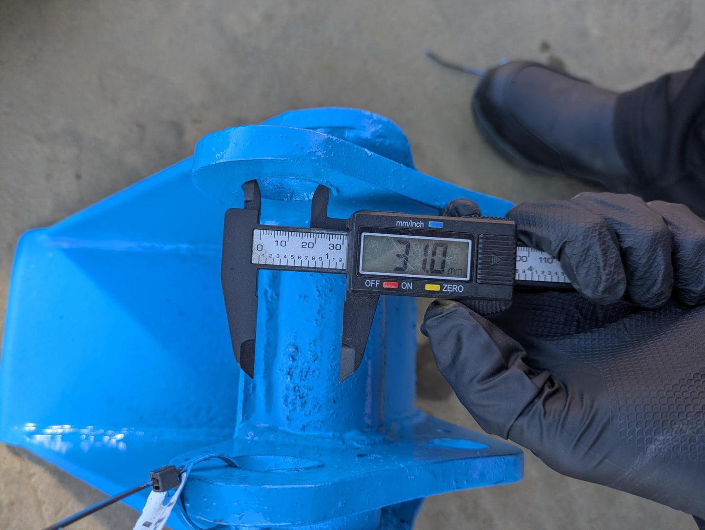 バケット　油圧ショベル　コマツ　アーム幅：90mm　ピン径：31.0mm　PC03-2Fから取り外し　（中古）