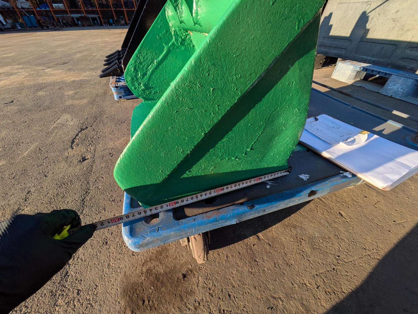 バケット　油圧ショベルバケツ アーム幅：120mm　ピン径：35.4mm（中古）