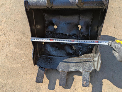 バケット　油圧ショベルバケツ　 アーム幅：100mm　ピン径：25mm （中古）