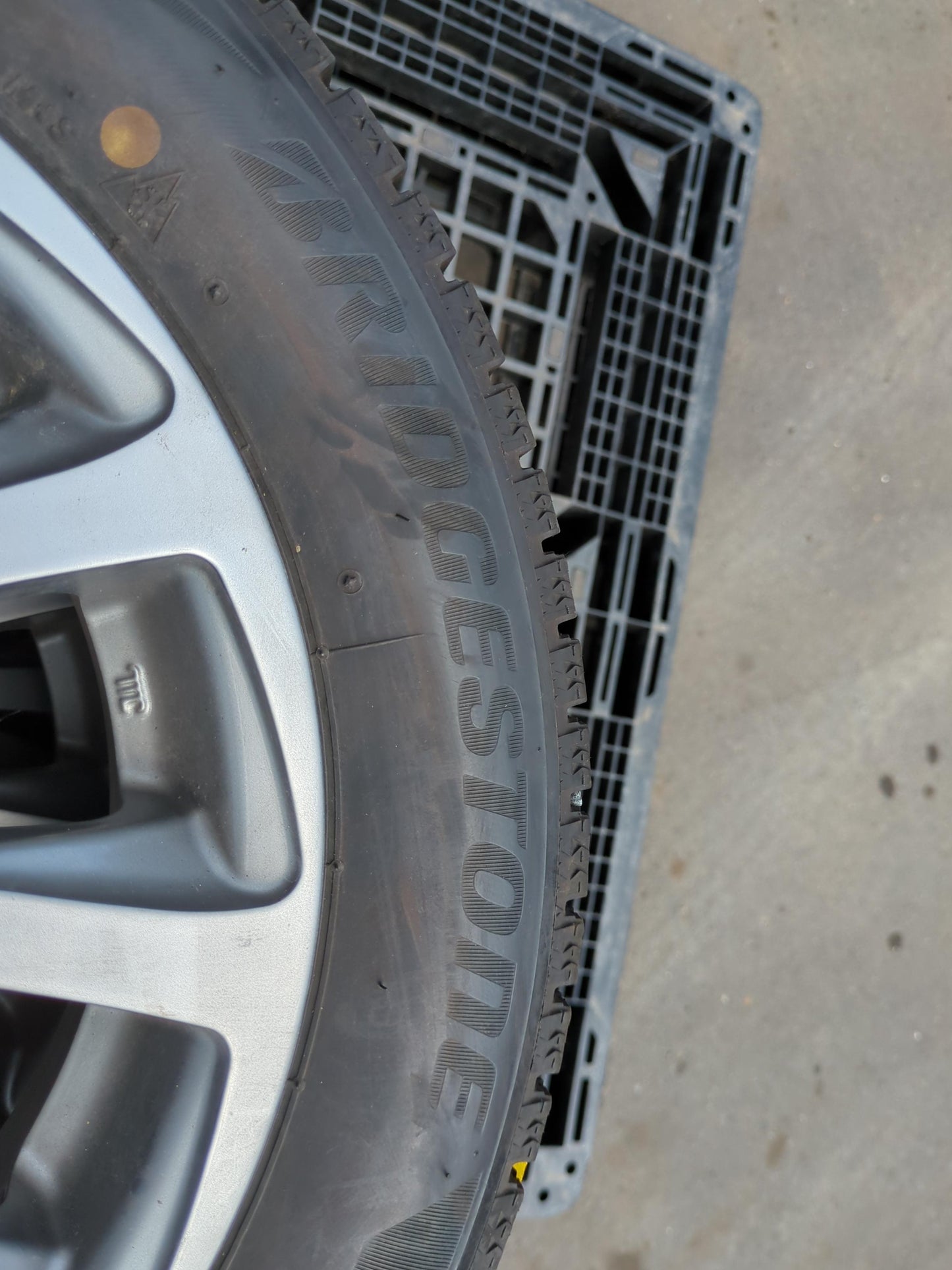 タイヤ　スタッドレスタイヤ（ホイール付き）　4本　BRIDGESTONE  155/65R14 75Q　（中古）