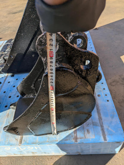 バケット　油圧ショベルバケツ　アーム幅：105mm　ピン径：29.5mm（中古）