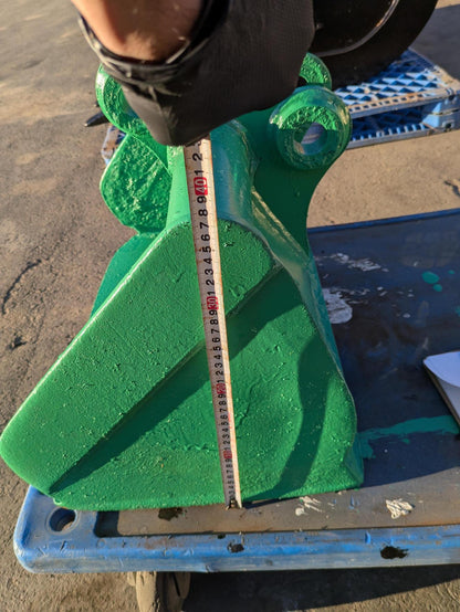 バケット　油圧ショベルバケツ アーム幅：120mm　ピン径：35.4mm（中古）