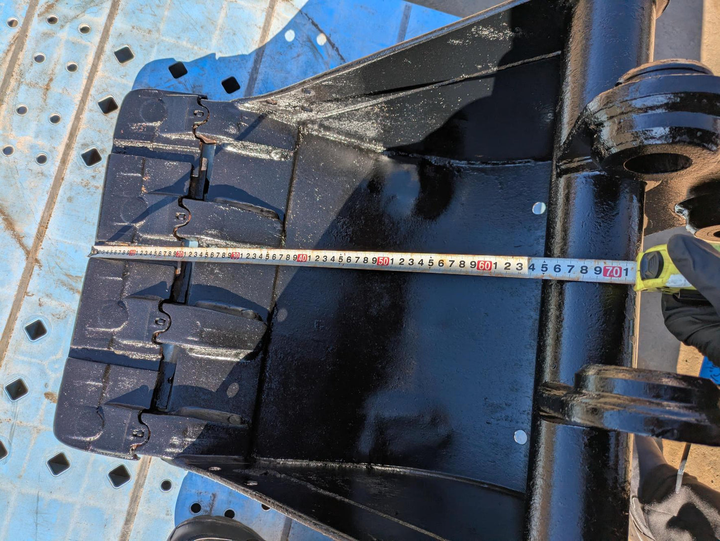 バケット　油圧ショベルバケット バケツ　アーム幅：140mm 　ピン径: 40mm （中古）