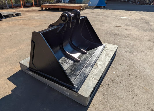 バケット　油圧ショベル　コマツ　PC30UU-5　3トン　ブッシュ付き　アーム幅：140mm、ピン径：35mm（中古）