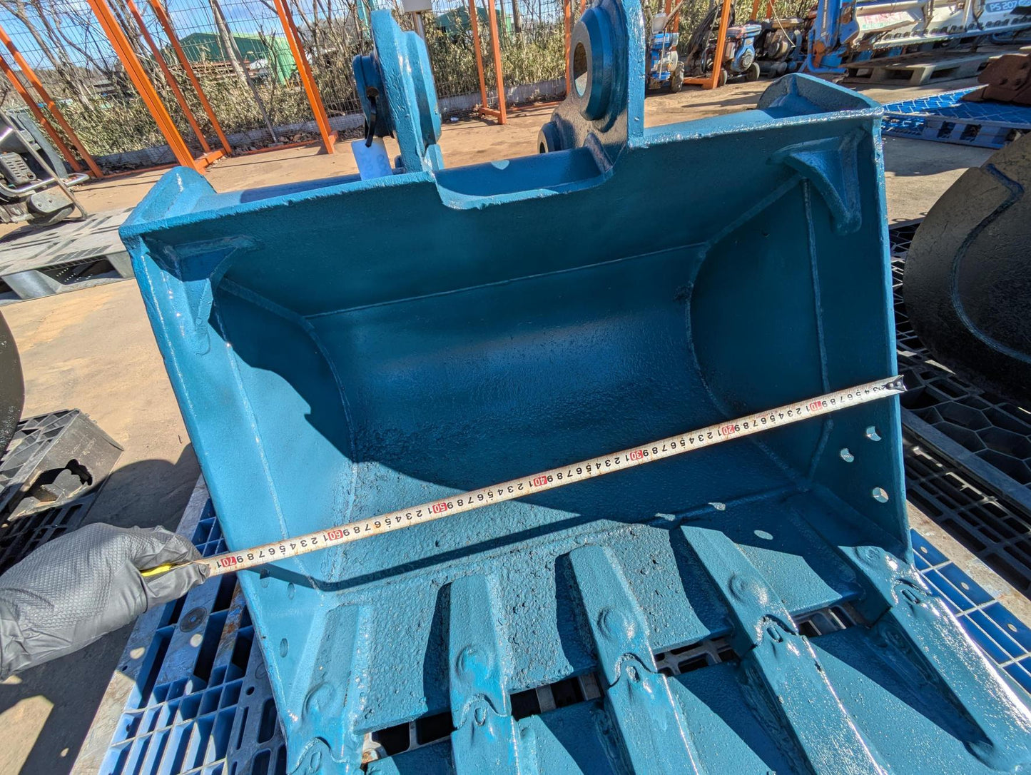 バケット　油圧ショベルバケット　アーム幅：140mm　ピン径：40mm （中古）